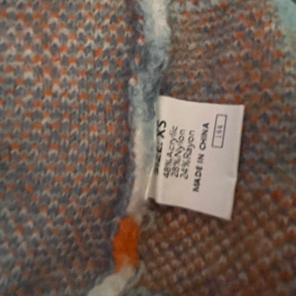 Temu XS Patterned Sweater - Picture 3 of 4